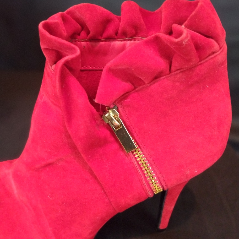 Bamboo Red Suede Ruffle Ankle Booties - Picture 4 of 13